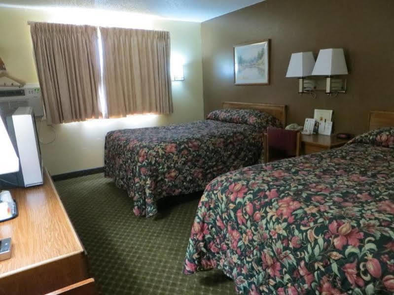Super 8 By Wyndham Cedar Rapids Hotel Exterior foto